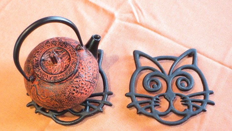 Cast iron cat trivet